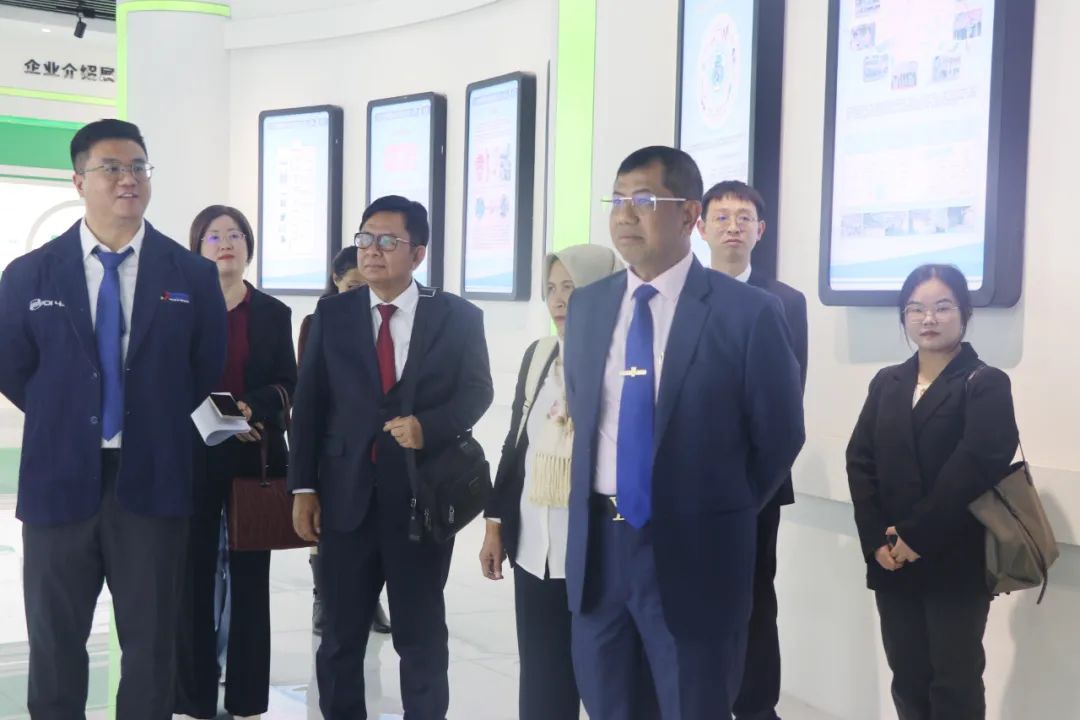 20231208-3-印尼工业部、莫罗瓦利金属工业理工学院、拉萨职业技术学院莅临EWC电竞官网循环互换接见.jpg