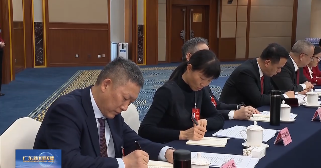 20240306-3-全国人大代表李长东：加快发展方式绿色转型，，，助力实现“双碳”指标.png